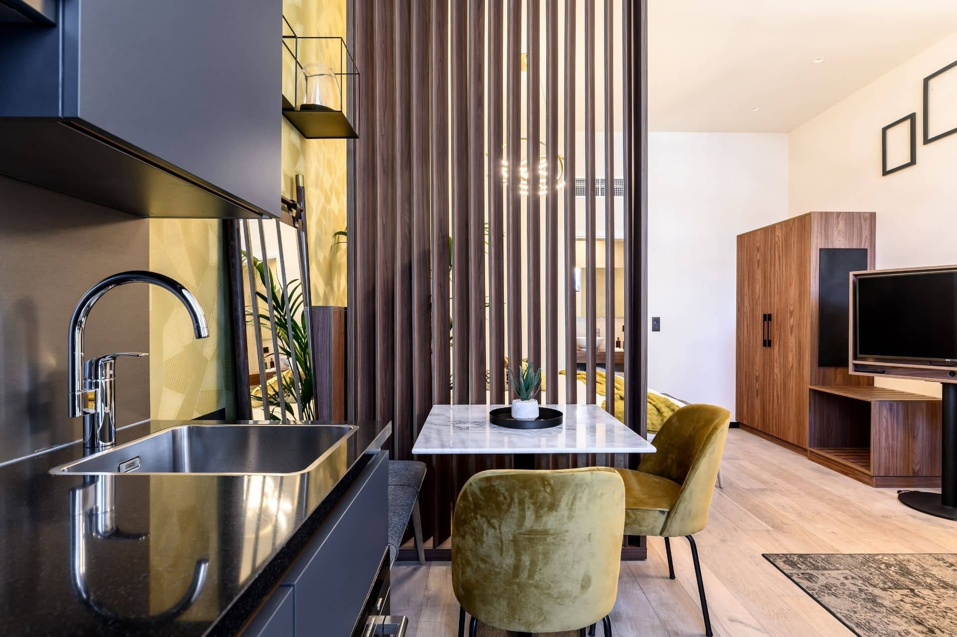 Cuisine dans les chambres studio de luxe de Leopold Hotel Oudenaarde