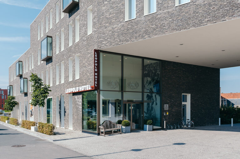 Leopold Hotel Oudenaarde Außenbereich Vorderwand und Eingang