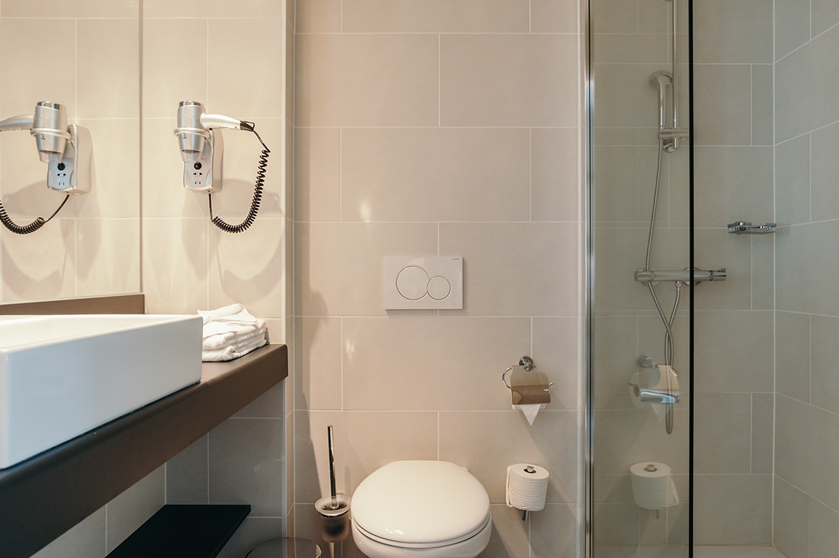 Leopold Hotel Oudenaarde Deluxe Twin Bathroom Toilet